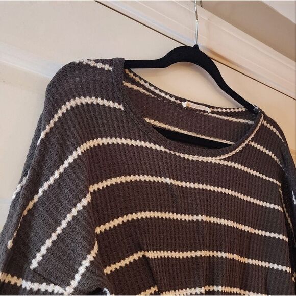 Caution to the Wind gray and white striped cropped long sleeve top M - Picture 2 of 4